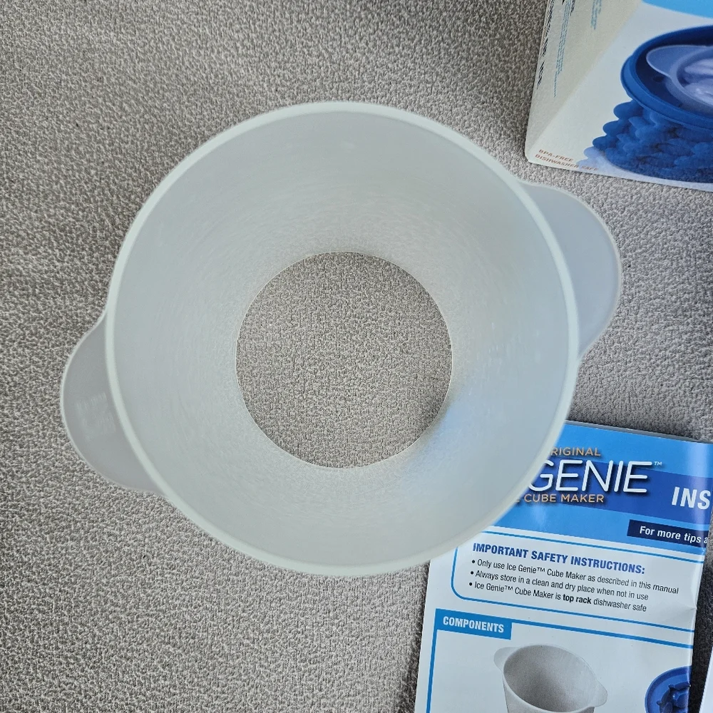 Ice Genie Compact Silicone Ice Cube Maker Fill Freeze Squeeze Space Saver Dorm